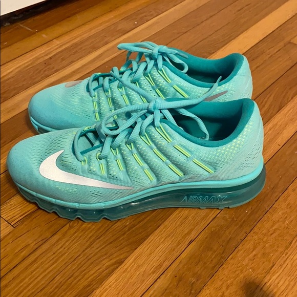 Brand new Nike girls mint green air Max sneakers 7